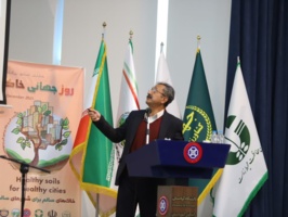 سدری، رئیس مرکز تحقیقات و آموزش کشاورزی و منابع طبیعی استان کردستان سخنران کلیدی همایش استانی خاک کردستان بود.