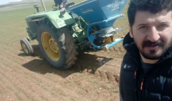 کودپاشی کود سرک‑اوره در مزارع بذورپرورشی گندم با ارقام مختلف در ایستگاه تحقیقات کشاورزی سارال