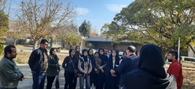 آشنایی میدانی دانشجویان دانشگاه رازی با فرآیندهای فنی واحد ثبت و گواهی بذر و نهال در ایستگاه گریزه